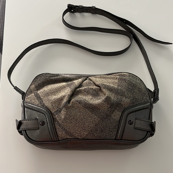 Burberry Shimmer check crossbody bag - Picture 4 of 16